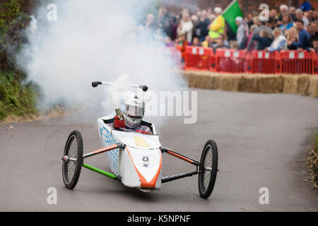 Cookham Dean, UK. 10 Settembre, 2017. Un custom-costruito go-kart compete nel Cookham Dean gravità Grand Prix in aiuto della valle del Tamigi e Chiltern Air Ambulance. Credito: Mark Kerrison/Alamy Live News Foto Stock