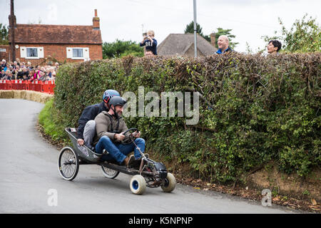 Cookham Dean, UK. 10 Settembre, 2017. Un custom-costruito go-kart compete nel Cookham Dean gravità Grand Prix in aiuto della valle del Tamigi e Chiltern Air Ambulance. Credito: Mark Kerrison/Alamy Live News Foto Stock