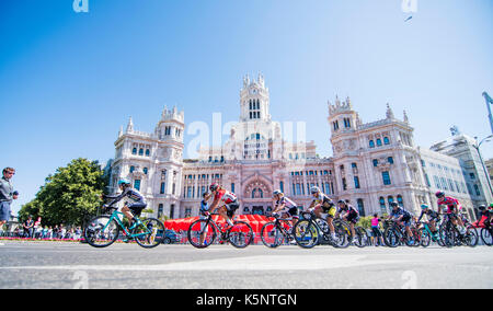 Madrid, Spagna. Decimo Sep, 2017. Peloton giostre durante le donne corsa di ciclismo 'Madrid sfida' il 10 settembre 2017 a Madrid, Spagna. Credito: David Gato/Alamy Live News