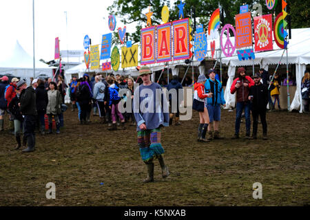 Bestival 2017, 10 September 2017, Festival go-ers return after the shut down due to high winds Credit: Michael Palmer/Alamy Live News Foto Stock