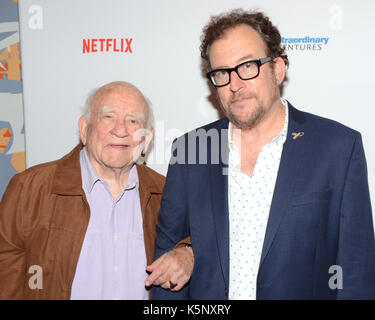 Attore ed asner matt asner assiste ed asner amici Celebrity Poker Tournament che beneficiano autism society hayworth los angeles showroom citigroup center di los angeles settembre 9,2017. Foto Stock
