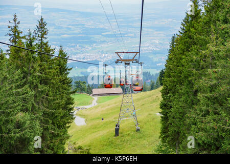 Kriens paesaggio urbano, vista dalla funicolare del Monte Pilatus in luzern, Svizzera Foto Stock