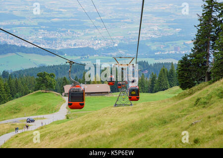 Kriens paesaggio urbano, vista dalla funicolare del Monte Pilatus in luzern, Svizzera Foto Stock