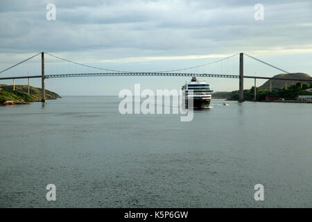 Hurtigruten nave 'Trollfjord' in arrivo al porto di Rorvik, Norvegia Foto Stock