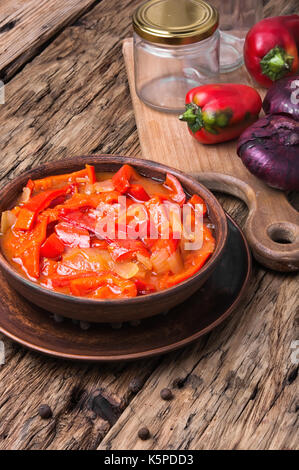 Lecso piatto nazionale della cucina ungherese con pepe e pomodoro Foto Stock