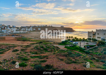 Vista della spiaggia di Sidi Mohammed Ben Abdellah al tramonto. Il Marocco Foto Stock