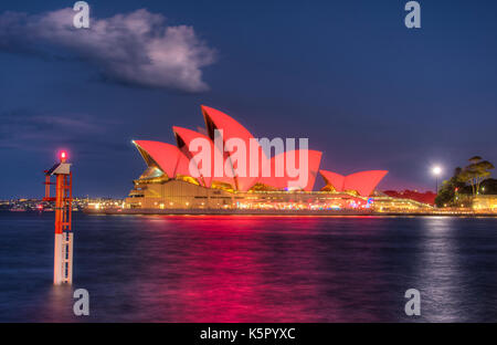 La Sydney Opera House è illuminata in rosso per il Capodanno lunare Foto Stock