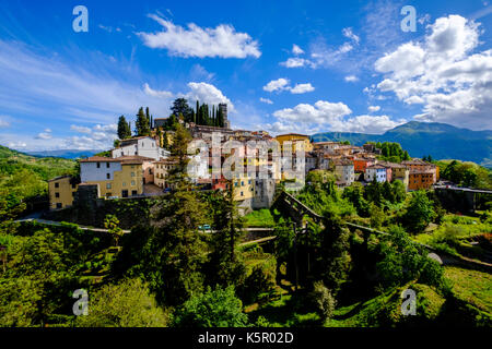 Panorama della città, situato su una collina Foto Stock