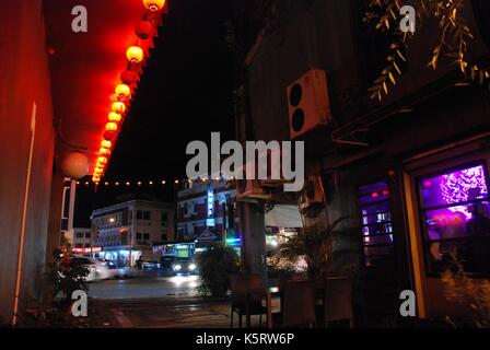 Kuching di notte, BORNEO, INDONESIA Foto Stock