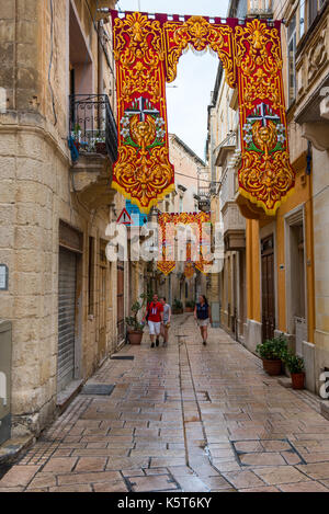 La Valletta, Malta - 23 agosto 2017: la festa di San Domenico è celebrato nella città di Vittoriosa (Birgu) in malta. Le strade sono ornate con rel Foto Stock