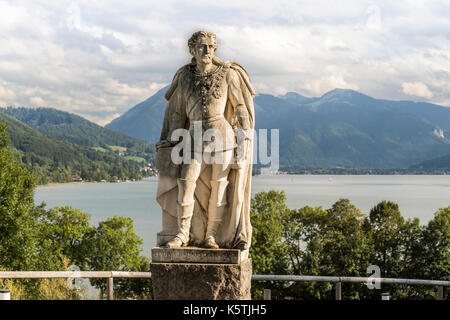Monumento di re Ludwig II, Fontanefredde, Tegernsee, nel retro wallberg e setzberg, Alta Baviera, Baviera, Germania Foto Stock