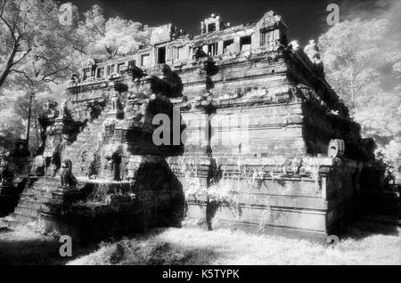 Phimenakis (Angkor Wat), Cambogia. ottobre 30, 1996. immagine originato su b/w pellicola a raggi infrarossi. Foto Stock