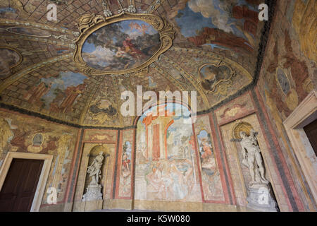 All'interno del splendidamente dipinte e decorate sala terrena al giardino vrtba (vrtbovská zahrada), a Praga, Repubblica ceca. Foto Stock