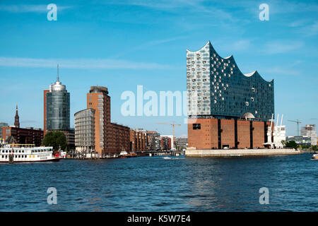 Vista del kehrwiederspitze ed Elbe philharmonic hall, Amburgo, Germania Foto Stock