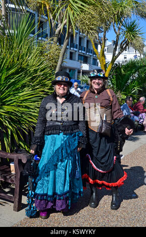 Donne all'Eastbourne Steampunk Festival, Eastbourne, East Sussex, Regno Unito Foto Stock