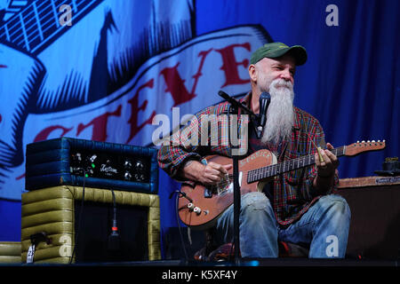 Londra, Regno Unito. 10 settembre 2017. Seasick Steve si esibisce dal vivo sul palco principale al Festival OnBlackheath 2017 a Blackheath, Londra. Data foto: Domenica, 10 settembre 2017. Il credito fotografico dovrebbe essere: Roger Garfield/Alamy Live News Foto Stock