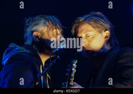 Pete Doherty (sinistra) e Carl barat dei libertines performing live sul palco principale al 2017 onblackheath festival di Blackheath, Londra. photo Data: domenica, settembre 10, 2017. Foto di credito dovrebbe leggere: roger garfield/alamy Foto Stock