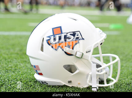 Settembre 9, 2017:UTSA Roadrunners casco da football americano durante la prima metà del NCAA Football gioco tra il Baylor Orsi e la UTSA Roadrunners a McLane Stadium di Waco, Texas. Matthew Lynch/CSM Foto Stock