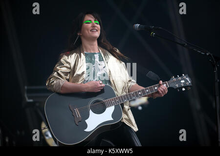 Kt tunstall esegue un set di storming sul palco principale del 2017 su blackheath fesatival musica Foto Stock