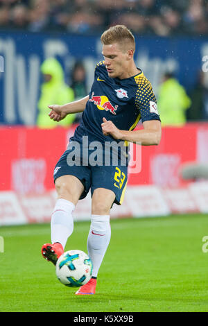 Marcel halstenberg (l), mit sfera, einzelaktion mit sfera, aktion, fussball 1. Bundesliga, 3. spieltag, hsv Hamburg Amburgo (hh) - rb leipzig (l) 0:2, am 08.09.2017 in Amburgo/ Deutschland. | verwendung weltweit Foto Stock