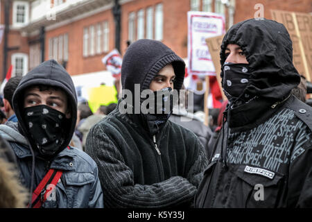 La protesta degli studenti nel centro di Londra contro i tagli della spesa pubblica e l'aumento delle tasse universitarie. Foto Stock