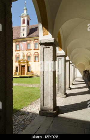 Il castello di Hofburg, il palazzo vescovile di Bressanone (Bressanone) in Alto Adige, che ospita il Museo Diocesano (Museo Diocesano). Foto Stock