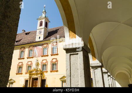 Il castello di Hofburg, il palazzo vescovile di Bressanone (Bressanone) in Alto Adige, che ospita il Museo Diocesano (Museo Diocesano). Foto Stock