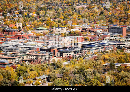 Fotografia aerea di Boulder City in autunno, Colorado, Stati Uniti d'America. Foto Stock