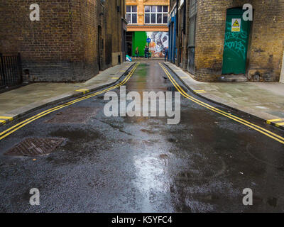 Uno stretto vicolo di Soho, Londra Foto Stock