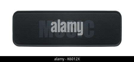 Isolato moderno altoparlante bluetooth con musica scritta sulla griglia Foto Stock