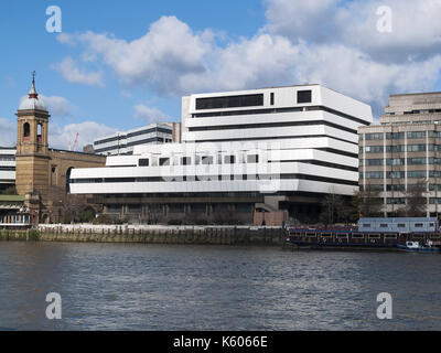 Mondial House - centralino telefonico vicino alla stazione di Cannon Street sulla sponda nord del Tamigi, Londra (demolita nel 2006) Foto Stock