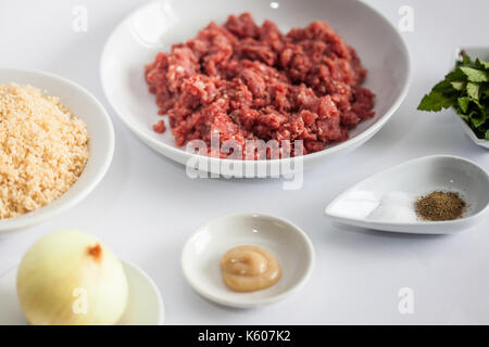 Passo dopo passo levantine cuisine kibbeh preparazione : ingrendients per preparare kibbeh Foto Stock