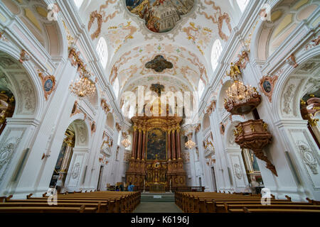 Lucerna, lug 16: vista interna di Lucerna la chiesa gesuita il Lug 16, 2017 a Lucerna, Svizzera Foto Stock