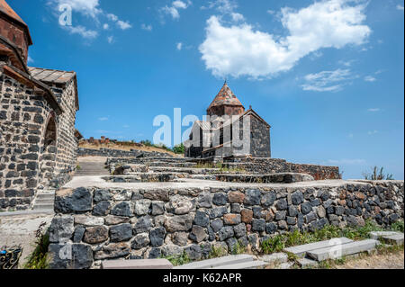 Armenia. La chiesa di st. astvatsatsin e la chiesa di surb arakelots nel monastero di sevanavank, costruito nell'ottavo secolo. Foto Stock