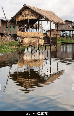 Villaggio galleggiante, Lago Inle, MYANMAR Birmania, Sud Est asiatico Foto Stock