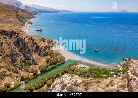 Vista aerea di preveli Palm Beach e la laguna vicino a Rethymno in Creta, Grecia, mediterranea Foto Stock