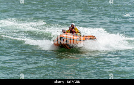 Scialuppa di salvataggio costiera dimostrazione a moelfre scialuppa di salvataggio giorno 2017 evento su anglesey Foto Stock