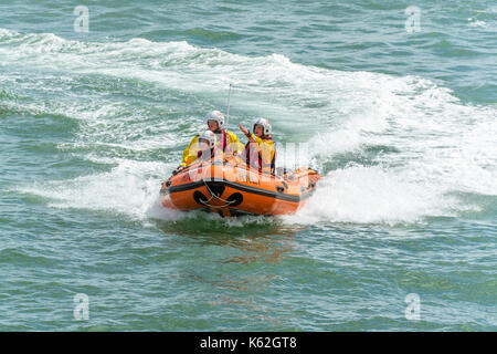 Scialuppa di salvataggio costiera dimostrazione a moelfre scialuppa di salvataggio giorno 2017 evento su anglesey Foto Stock