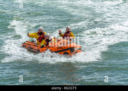 Scialuppa di salvataggio costiera dimostrazione a moelfre scialuppa di salvataggio giorno 2017 evento su anglesey Foto Stock