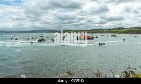 Viste di moelfre scialuppa di salvataggio nella baia a moelfre scialuppa di salvataggio giorno 2017 evento su anglesey Foto Stock