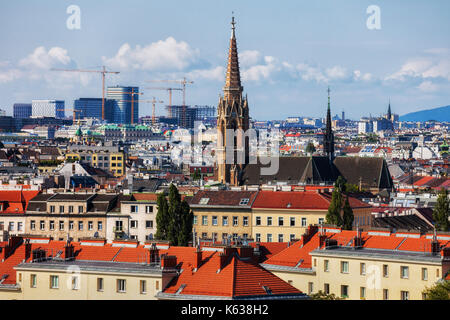 L'Austria, la città di Vienna, Landstrasse, cityscape con st. othmar della chiesa cattolica Foto Stock