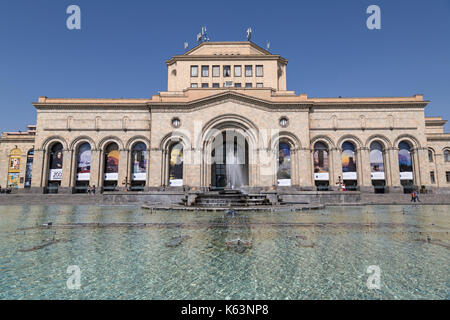 Edifici sulla piazza della Repubblica a Yerevan, Armenia. Foto Stock