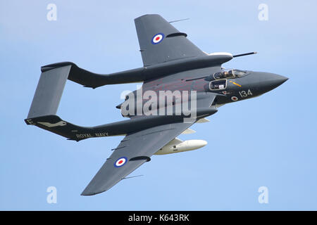 Navy Ali Sea Vixen visualizzazione a Duxford Air show nel maggio 2017. Aeromobili è stato danneggiato al momento dell'atterraggio torna a Yeovilton. Foto Stock