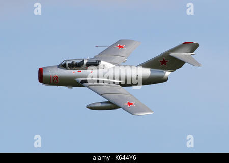 Conserve di MiG-15UTI contrassegnati per Yuri Gagarin visualizzazione a Duxford Air show. Foto Stock