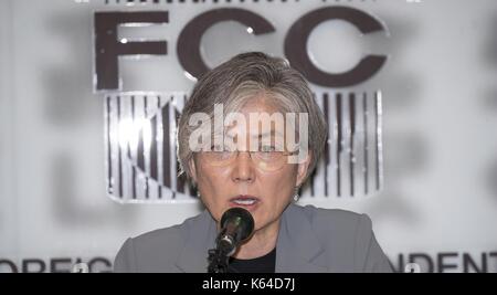 (170911) -- seoul, sept. 11, 2017 (Xinhua) -- ministro degli Esteri sud coreano kang kyung-wha parla nel corso di una conferenza stampa con i corrispondenti esteri di seoul, Corea del Sud, sept. 11, 2017. la corea del sud le top diplomat lunedì ha visto la questione nucleare nella penisola coreana in una prospettiva a lungo termine, la sfida più grande che si prende il tempo necessario per raggiungere l'obiettivo di una completa, verificabile e irreversibile denuclearization. (Xinhua/lee sang-ho) (lrz) Foto Stock