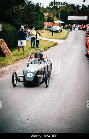 Cookham, UK. Decimo Sep, 2017. partecipante nel XI gravità grand prix che ha avuto luogo a cookham, berkshire, Regno Unito al decimo mese di settembre 2017. I fondi raccolti dalla carità evento karting è andato a valle del Tamigi Air Ambulance. Credito: worsfold/alamy live news credito: worsfold/alamy live news Foto Stock