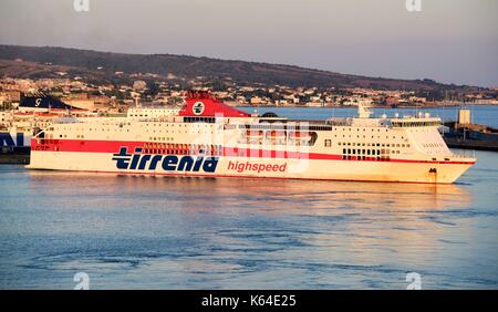 Civitavecchia, Italia. 18 luglio, 2017. I traghetti del porto di Civitavecchia (Italia), 18 luglio 2017. | Utilizzo di credito in tutto il mondo: dpa/alamy live news Foto Stock