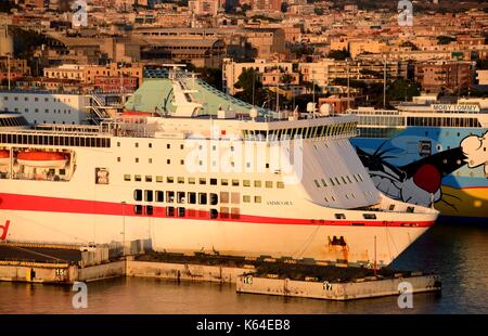 Civitavecchia, Italia. 18 luglio, 2017. I traghetti del porto di Civitavecchia (Italia), 18 luglio 2017. | Utilizzo di credito in tutto il mondo: dpa/alamy live news Foto Stock