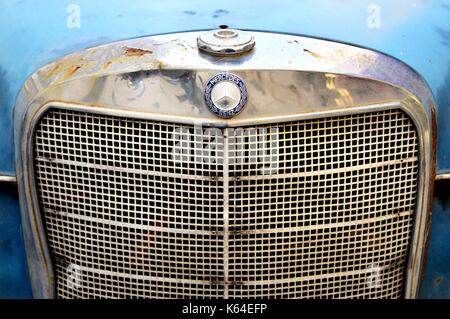 Ajaccio, Francia. 17 luglio, 2017. auto storiche del tipo mercedes-benz in una strada di Ajaccio in Corsica (Francia), 17 luglio 2017. | Utilizzo di credito in tutto il mondo: dpa/alamy live news Foto Stock