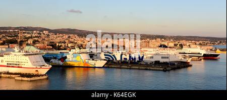 Civitavecchia, Italia. 18 luglio, 2017. I traghetti del porto di Civitavecchia (Italia), 18 luglio 2017. | Utilizzo di credito in tutto il mondo: dpa/alamy live news Foto Stock